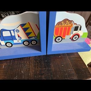 Nice sturdy bookends construction